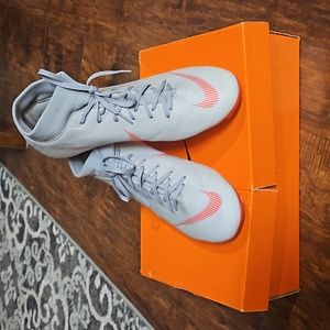 Nike mericle soccer cleats size 8 1/2 in men and 10 in women's gray and red